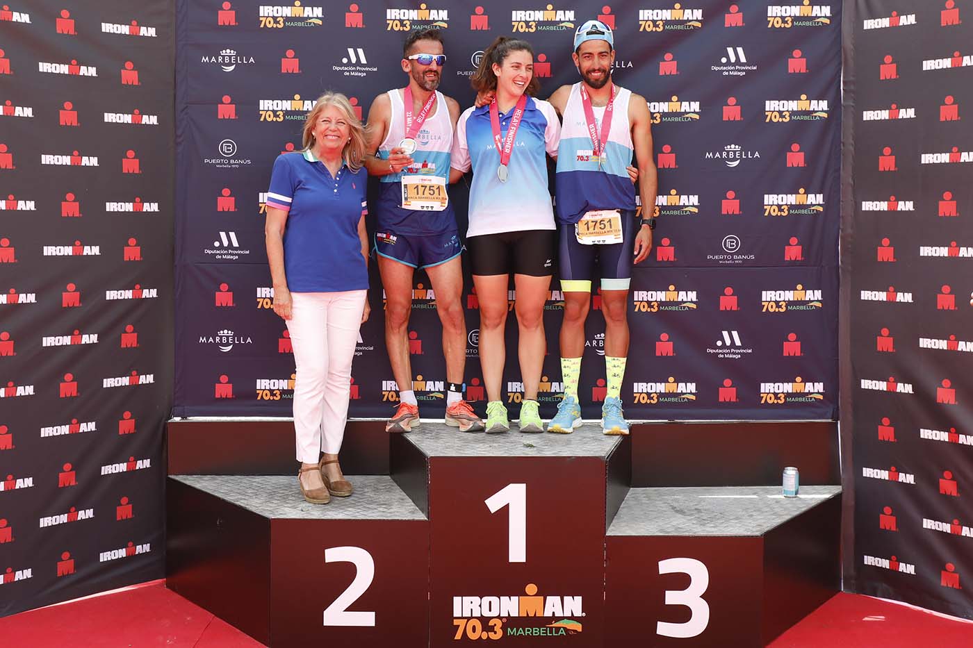 La alcaldesa destaca que el Ironman 70.3 “ha vuelto a convertir a la ciudad en epicentro del triatlón mundial”